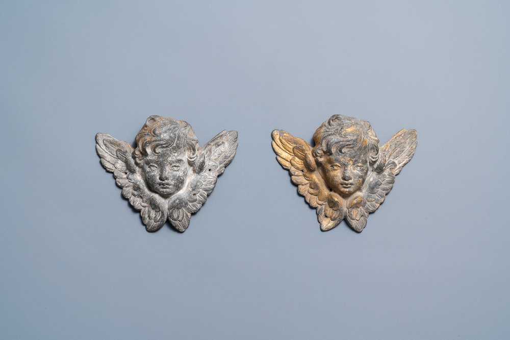 A pair of parcel-gilt lead winged cherub heads, 17th C.