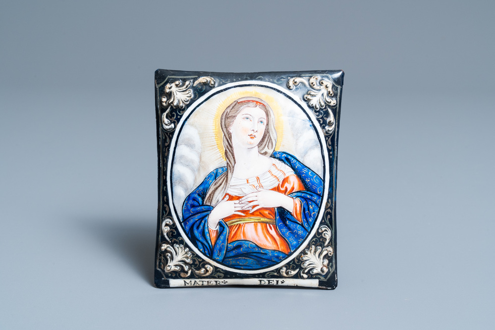 Een email plaquette met de Heilige Maagd en inscriptie 'Mater Dei', Limoges, Frankrijk, 1e helft 18e eeuw