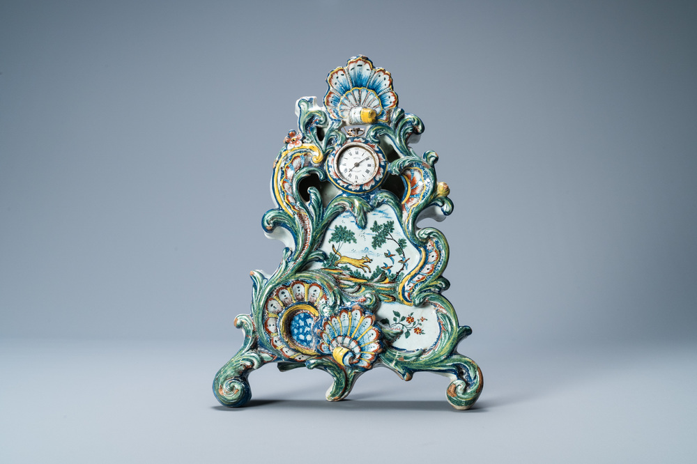 Un exceptionnel porte-montre en fa&iuml;ence polychrome de Delft, dat&eacute; 1772
