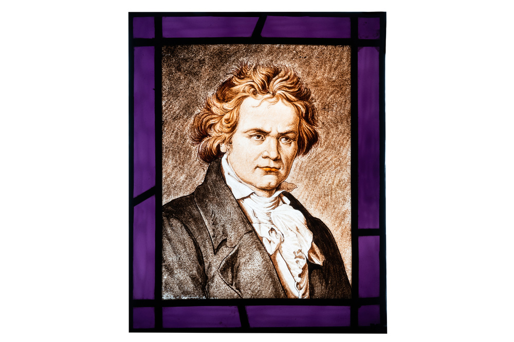 Alfred Labille et Pierre Bertrand (Lille, actif 1902-1930): Portrait de Ludwig van Beethoven en verre peint mont&eacute; en vitrail