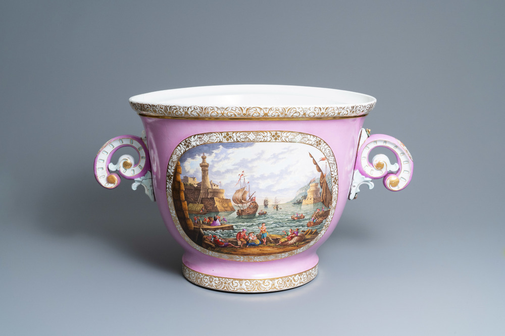 Een uitzonderlijk grote porseleinen jardini&egrave;re met 'Pompadour' roze fondkleur, mogelijk S&egrave;vres, 19e eeuw