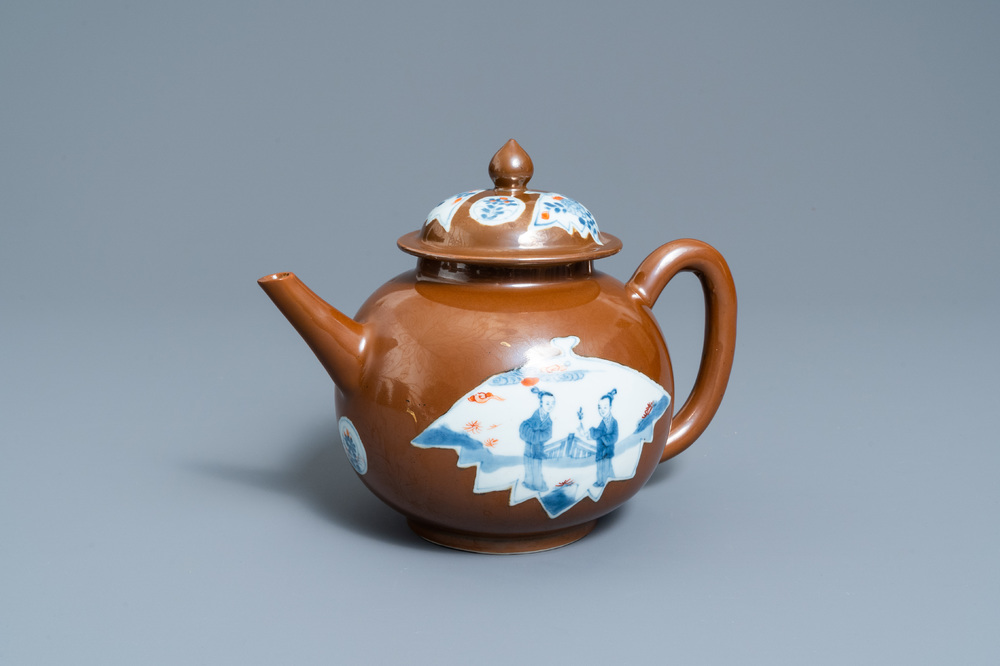 Een grote Chinese capucijnbruine theepot, Qianlong