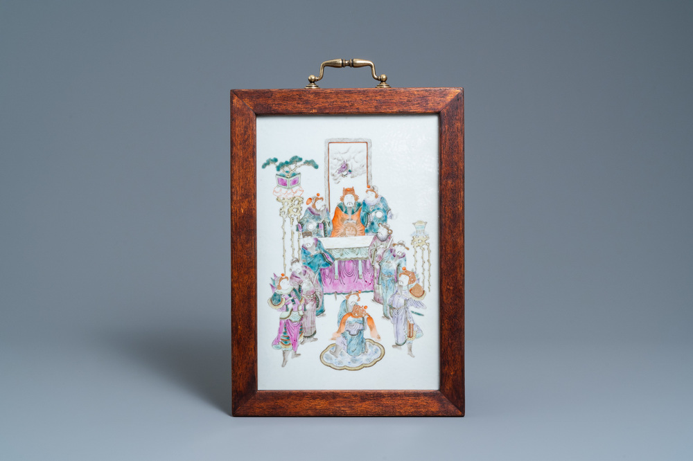 Een Chinese famille rose plaquette, 19e eeuw