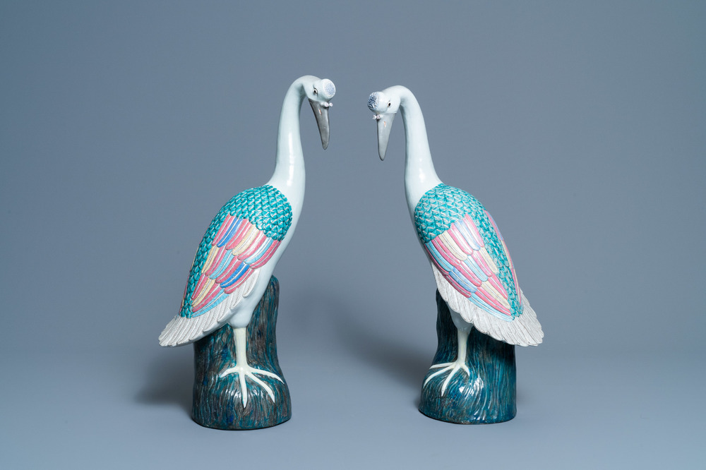 A pair of large Chinese famille rose models of cranes, 20th C.