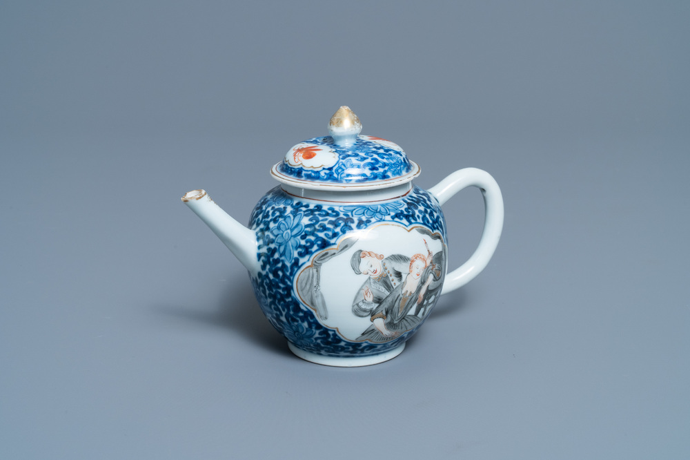 A Chinese blue, white and grisaille teapot and cover, 19th C.