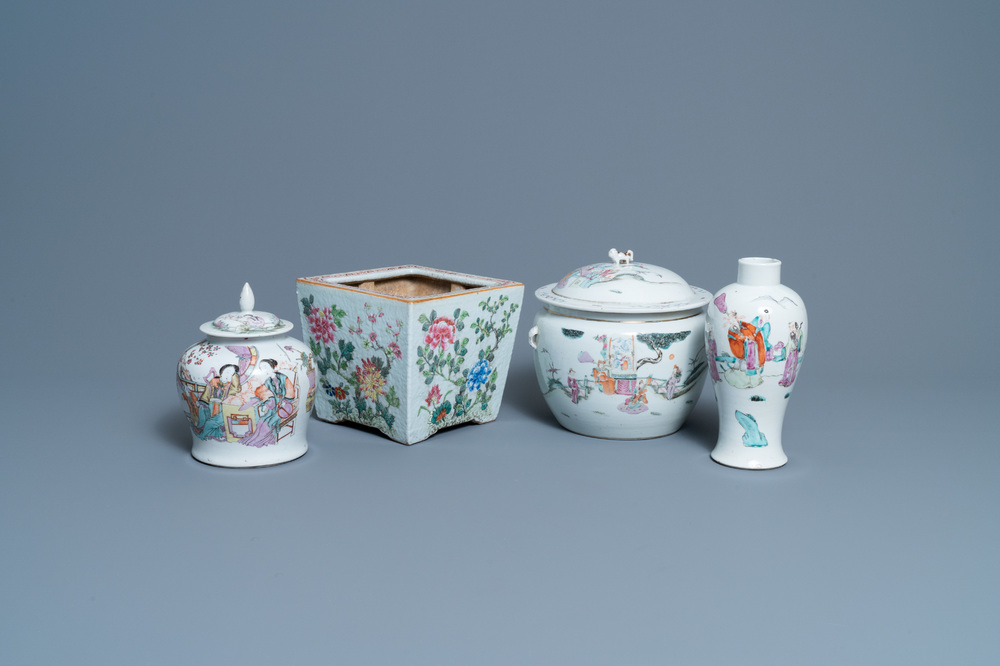 A Chinese famille rose jardini&egrave;re, two vases and a covered bowl, 19/20th C.