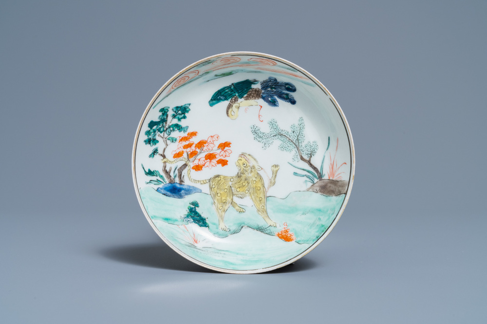 A Chinese famille verte 'tiger and phoenix' saucer, 19th C.