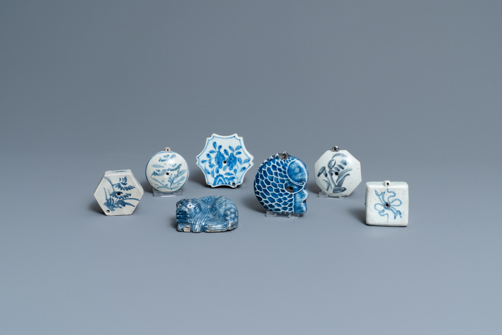 Seven Korean blue and white water droppers, 18/19th C.