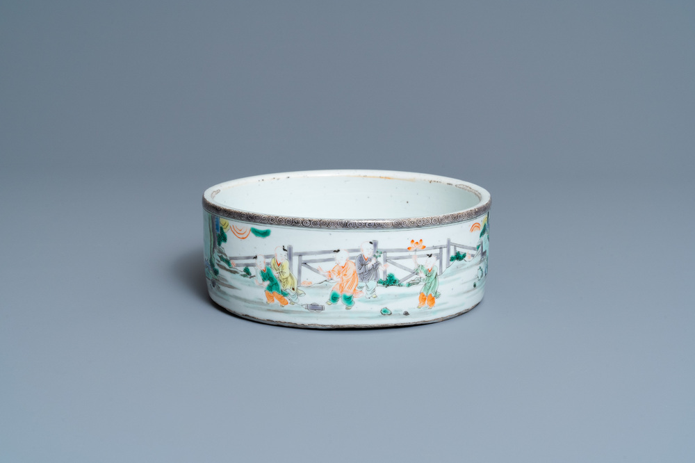 A Chinese famille verte 'playing boys' censer, 18/19th C.
