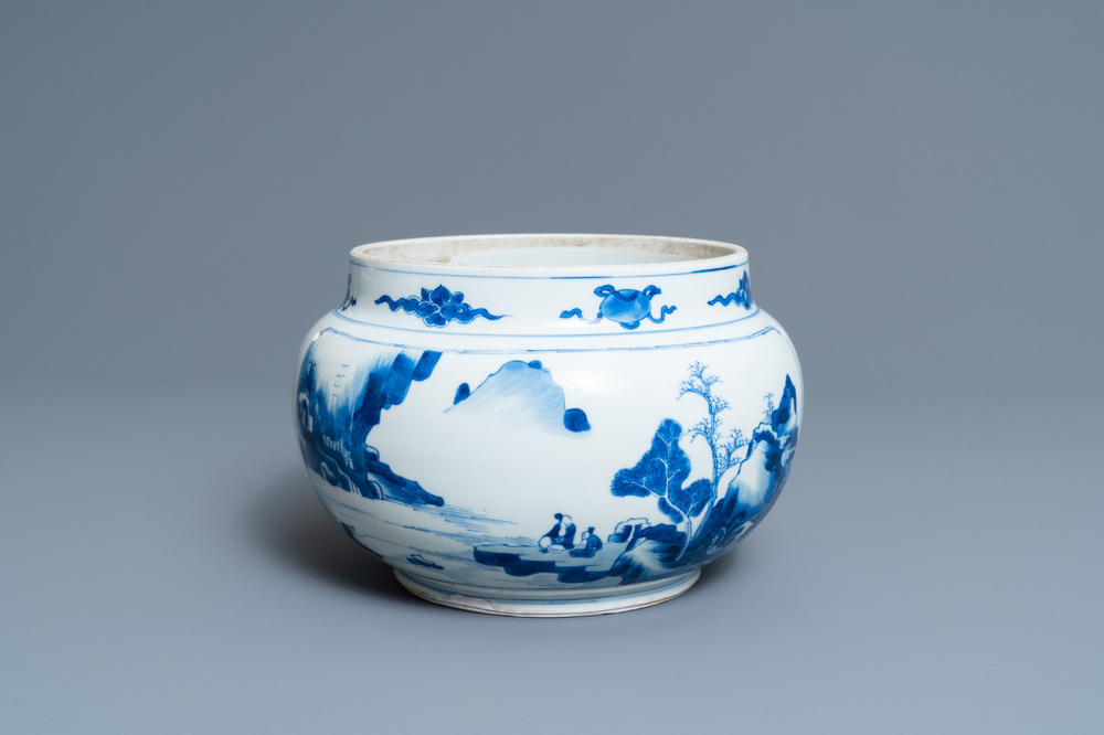 Een Chinese blauw-witte kom met figuren in een landschap, Kangxi