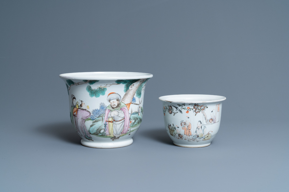 Twee Chinese qianjiang cai jardini&egrave;res, 19/20e eeuw