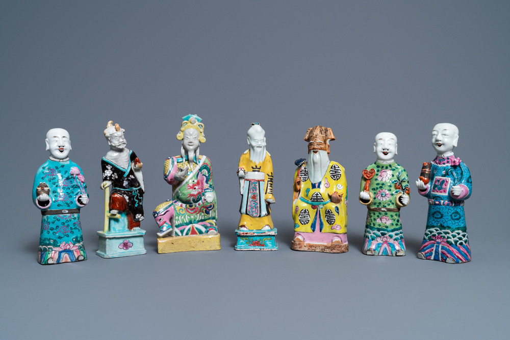 Zeven Chinese famille rose figuren, 18/19e eeuw