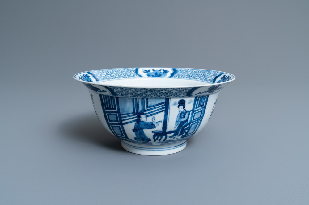 Een Chinese blauw-witte 'klapmuts' kom, Kangxi merk en periode