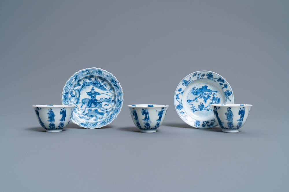 Three Chinese blue and white cups and two saucers, Kangxi