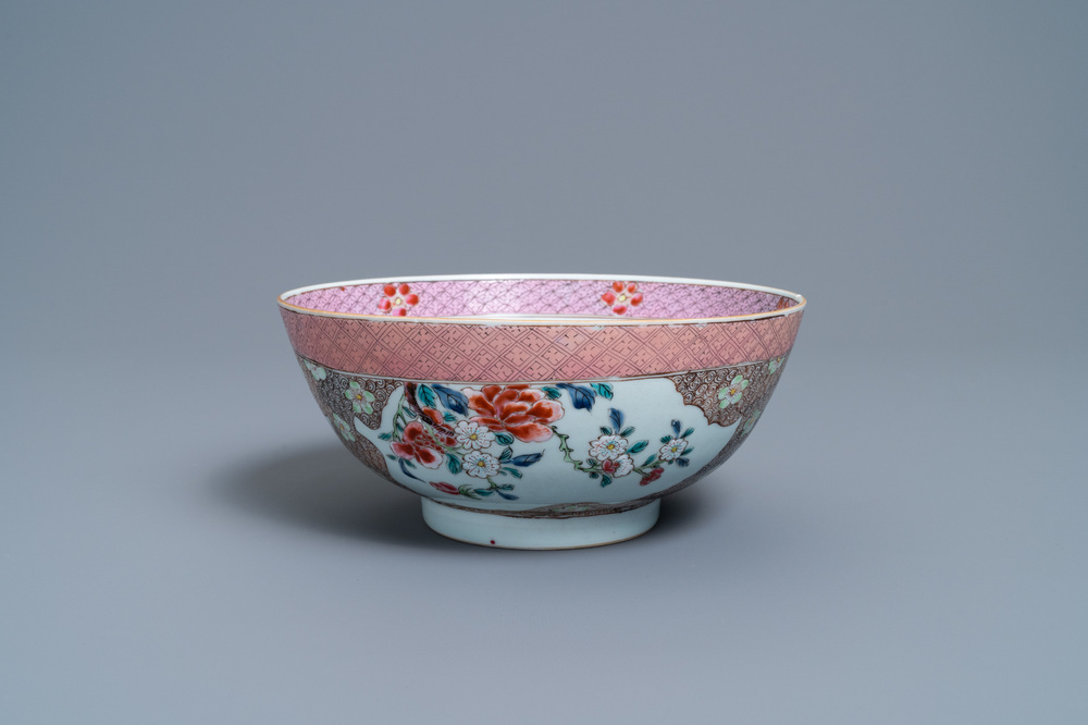 A Chinese famille rose bowl with artemisia-shaped medallions, Qianlong