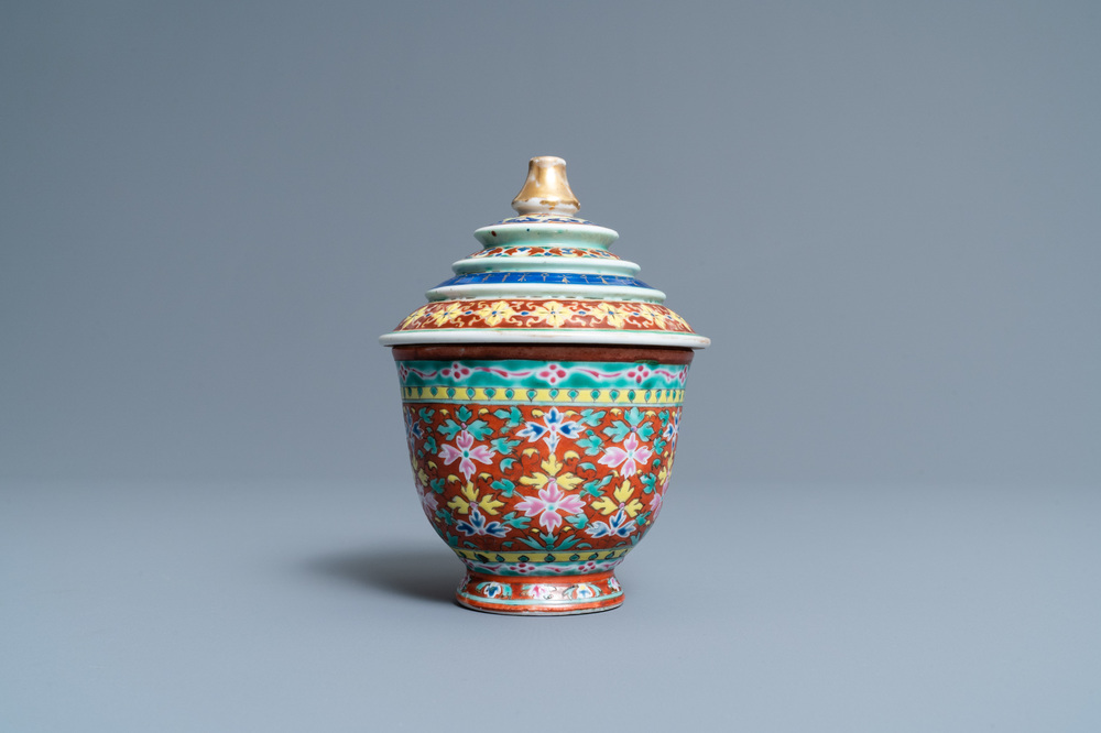 A Chinese 'Bencharong' bowl and cover for the Thai market, 19th C.