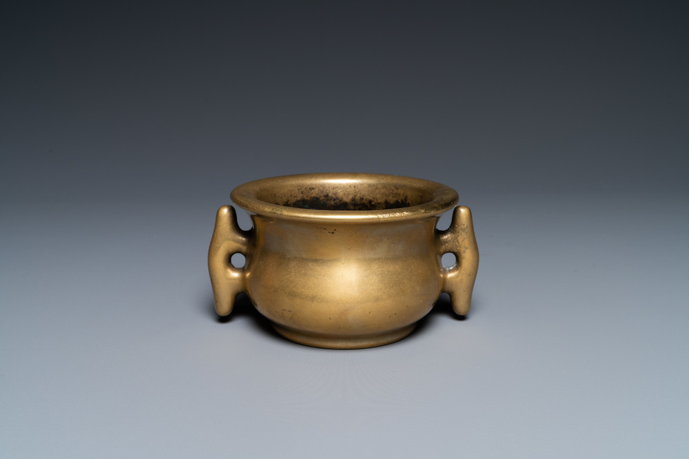 Un br&ucirc;le-parfum de type 'yilu' en bronze, marque de Xuande, Chine, 17&egrave;me