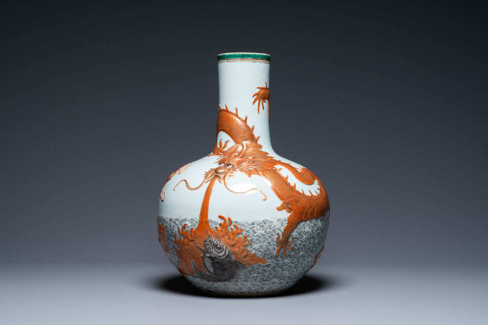 A Chinese famille verte 'tianqiu ping' vase with a dragon and carps, Qianlong mark, 19th C.