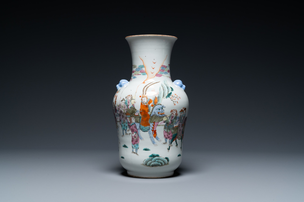 A Chinese famille rose vase, Tongzhi mark, 19/20th C.