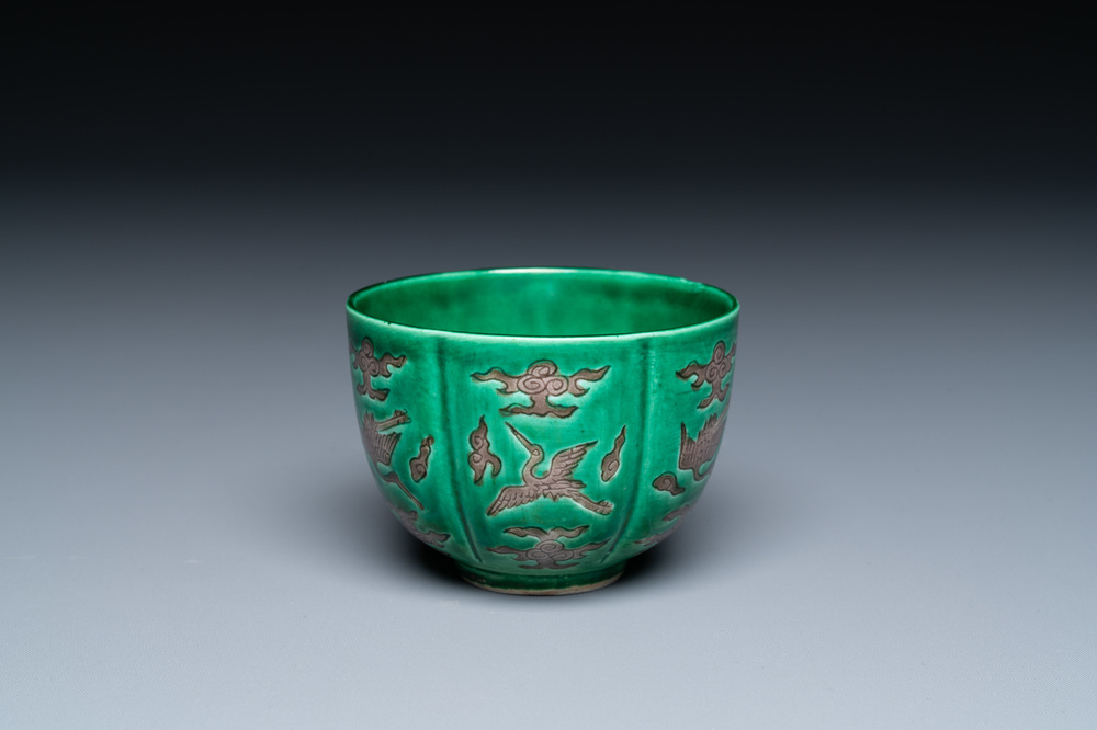 A Chinese aubergine- and green-glazed 'cranes' wine cup, 19/20th C.