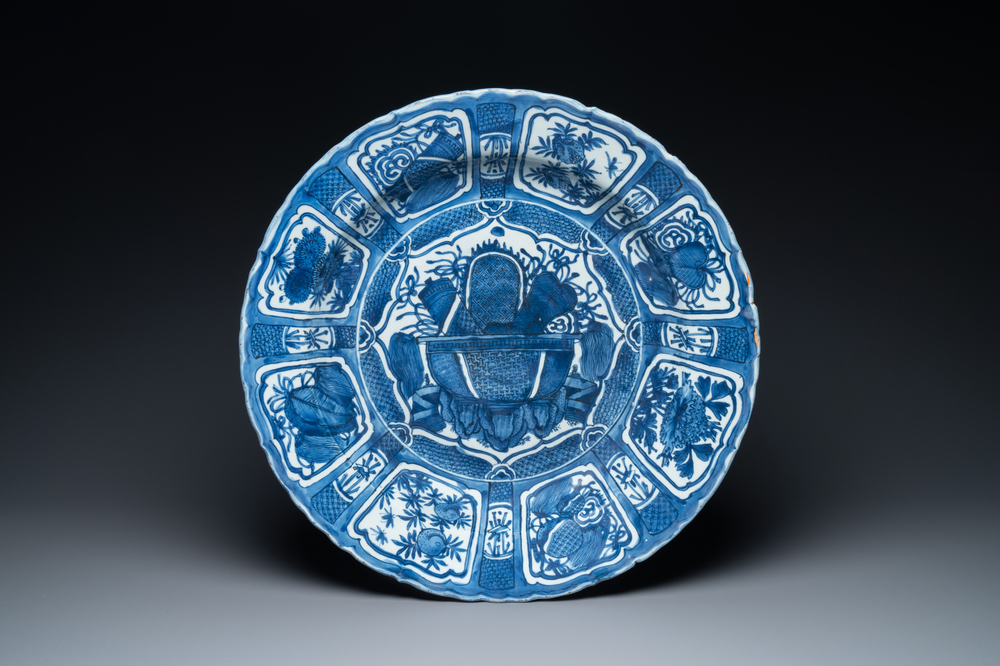 A large Chinese blue and white kraak porcelain dish with a jardini&egrave;re, Wanli