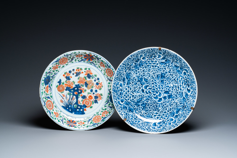 A Chinese famille verte dish and one in blue and white, Kangxi