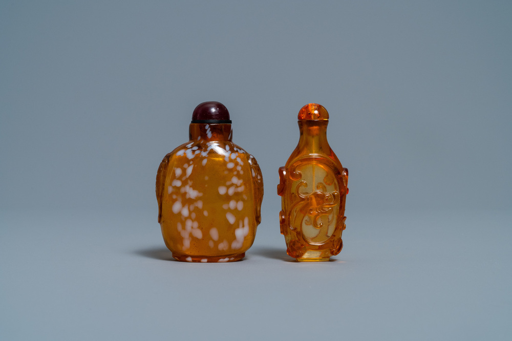 Two Chinese amber-simulating glass snuff bottles, 18/19th C.