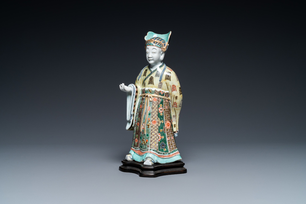 A Chinese famille verte figure on wooden stand, Kangxi