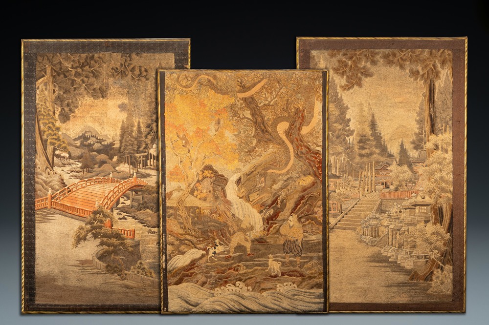 Drie grote Japanse geborduurde zijden panelen, Meiji, 19e eeuw