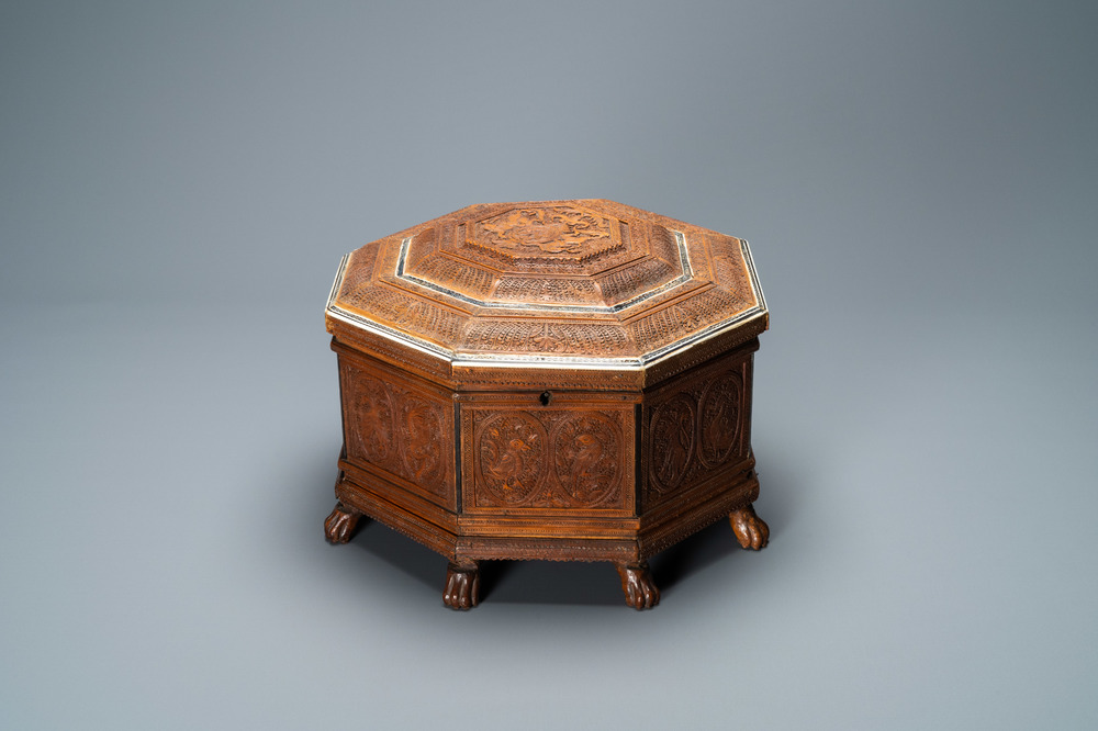 Une bo&icirc;te couverte en bois de camphre, Inde, 19&egrave;me