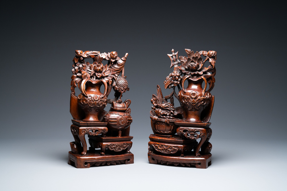 Een paar Chinese houten snijwerken, 19e eeuw