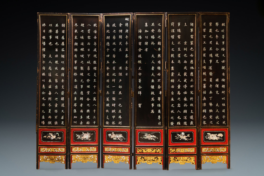 Un &eacute;cran de six feuilles en bois incrust&eacute; de nacre, Chine pour le march&eacute; Straits ou Peranakan, 19&egrave;me
