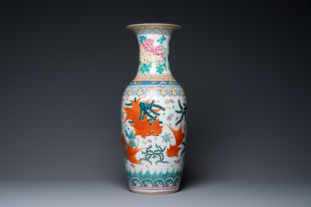 A Chinese famille rose 'goldfish' vase, 19th C.