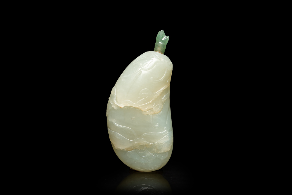 A Chinese pale celadon jade snuff bottle, 18/19th C.