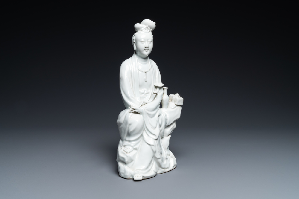 A Chinese Dehua blanc de Chine figure of Guanyin, impressed mark, 19/20th C.