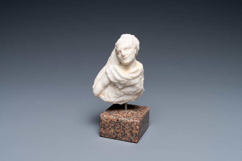 Un fragment romain en marbre sculpt&eacute;, 1er/4&egrave;me