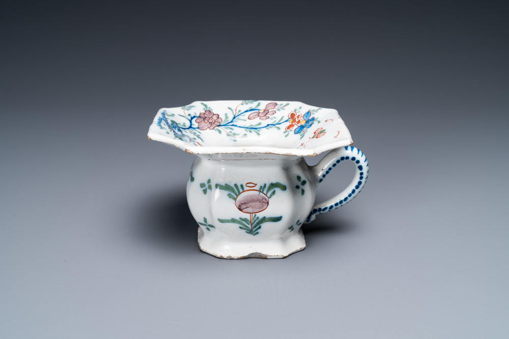A polychrome Dutch Delft spittoon, 18th C.