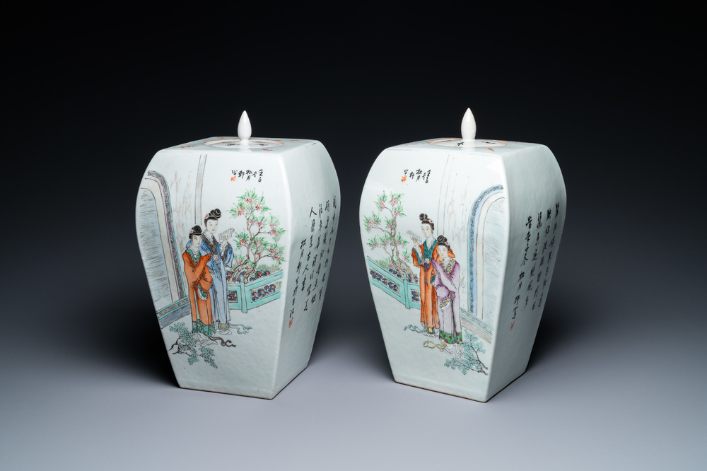 Een paar Chinese qianjiang cai dekselpotten, gesign. Song Yue Xuan en gedat. 1912