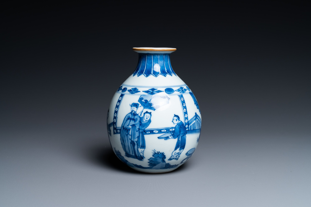 Un vase de forme globulaire en porcelaine de Chine en bleu et blanc, Kangxi