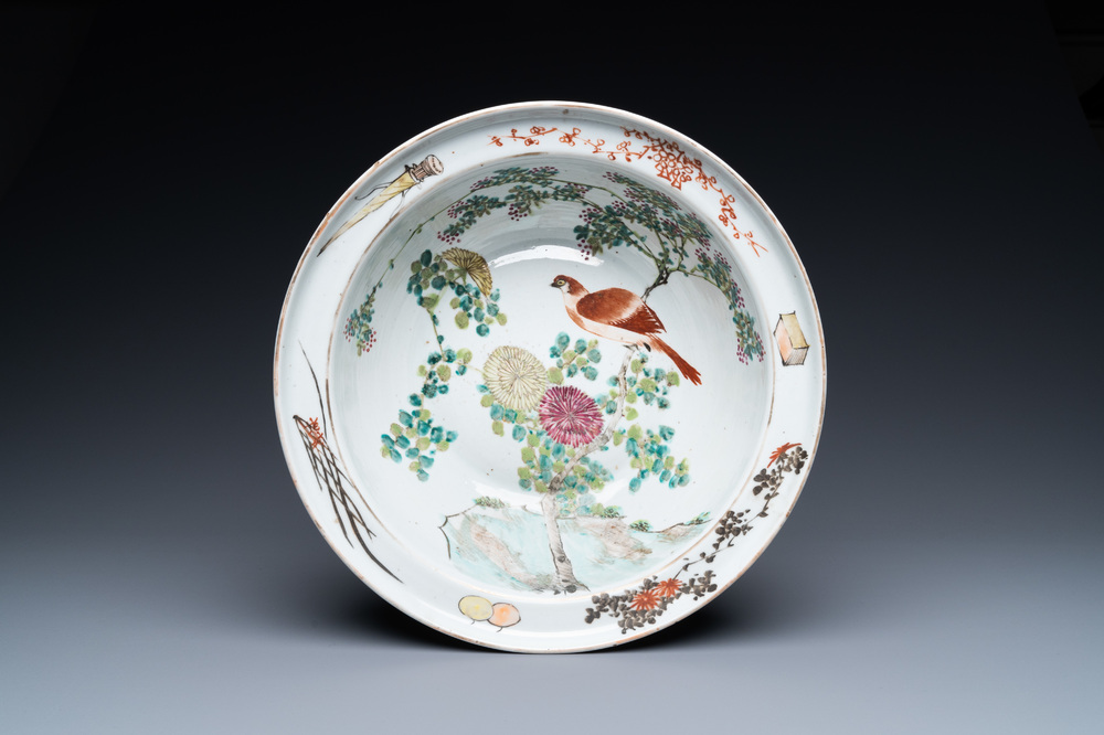 A large Chinese qianjiang cai bowl, Republic