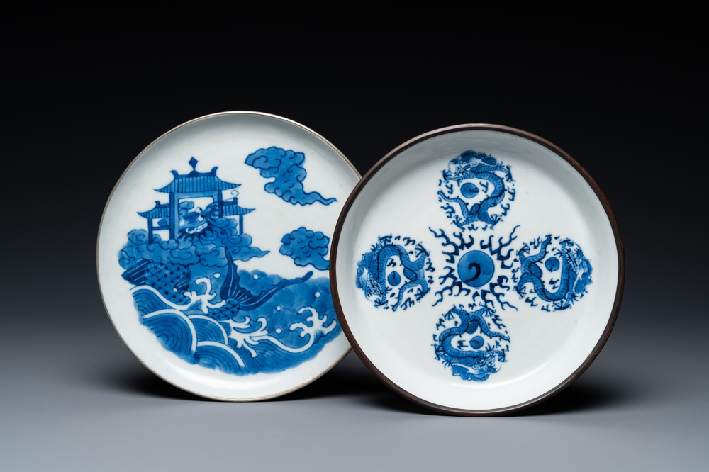 Two Chinese 'Bleu de Hue' plates for the Vietnamese market, 19/20th C.