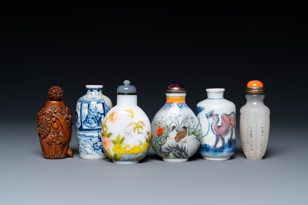 Six Chinese glass, porcelain, bamboo and agate snuff bottles, 19/20th C.