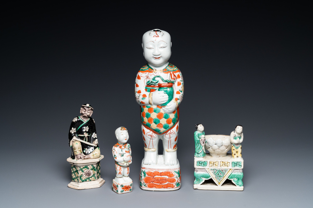 Vier Chinese famille verte en noire figuren, Kangxi