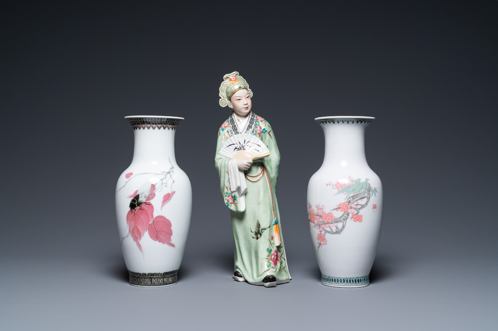 A Chinese famille rose figure and two vases, 20th C.
