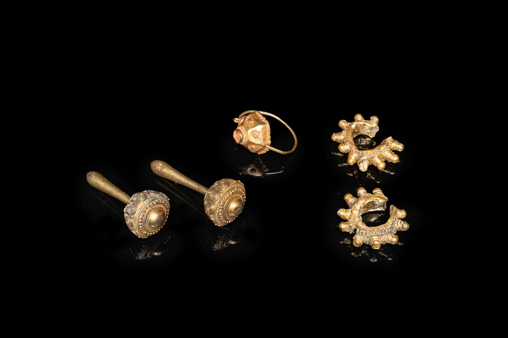 Three Vietnamese golden earrings, Champa, 14th C. and a pair of later Chinese gilded earrings, 18/19th C.