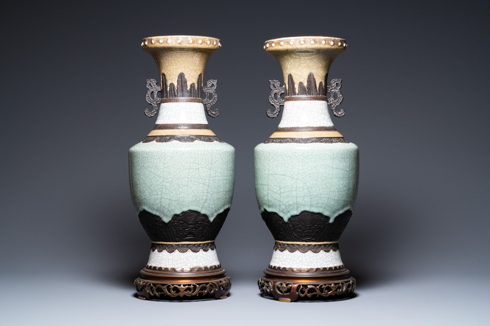Une paire de vases dite 'de Nankin' sur socles en bronze, Chine, 19&egrave;me