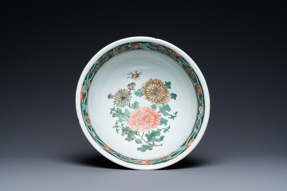 A Chinese famille verte bowl with floral design, Kangxi