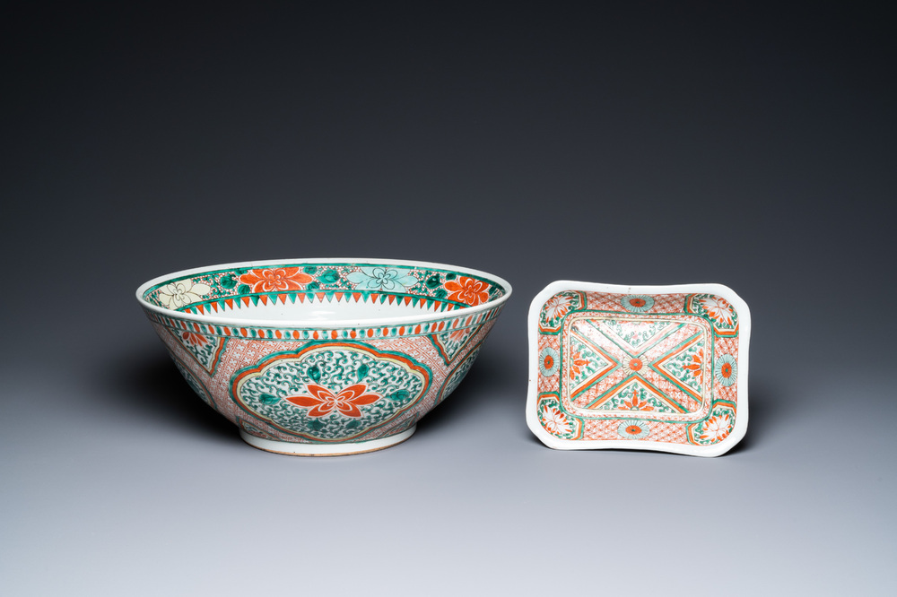 A large Chinese wucai bowl and a rectangular dish, Kangxi and/or later