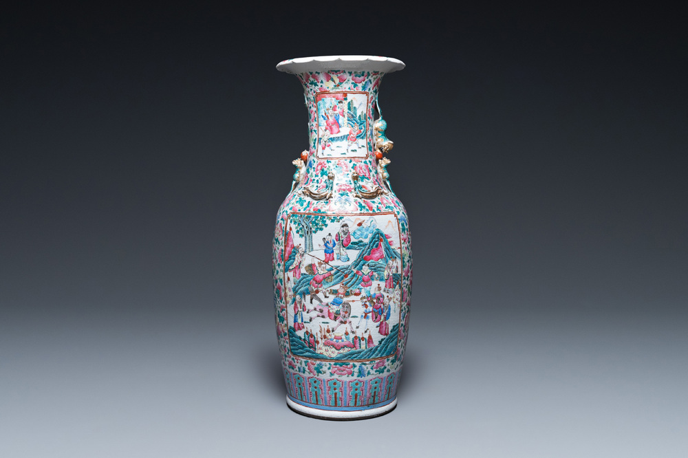A large Chinese famille rose 'battle scene' vase, 19th C.