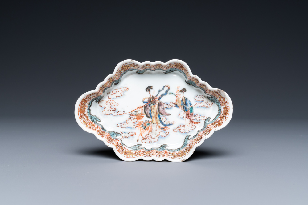 Un support de cuill&egrave;res en porcelaine de Chine famille rose &agrave; d&eacute;cor de l'immortelle Magu, Yongzheng